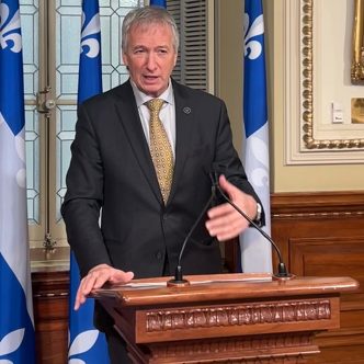 La contribution de Québec au fonds d’urgence sera bonifiée de 10 M$ pour atteindre 25 M$, a annoncé le ministre de l’Agriculture, André Lamontagne, en point de presse. Photo : Gracieuseté du MAPAQ