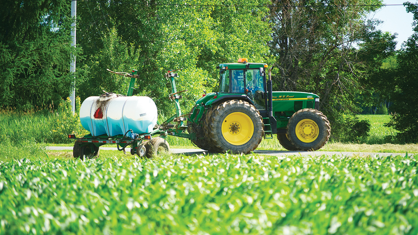 Le Réseau Sentinelle Azote dans le maïs-grain vise, entre autres, une meilleure compréhension de la dynamique de minéralisation de l’azote et le transfert de connaissances sur son utilisation pour cette culture. Photo : Martin Ménard/Archives TCN