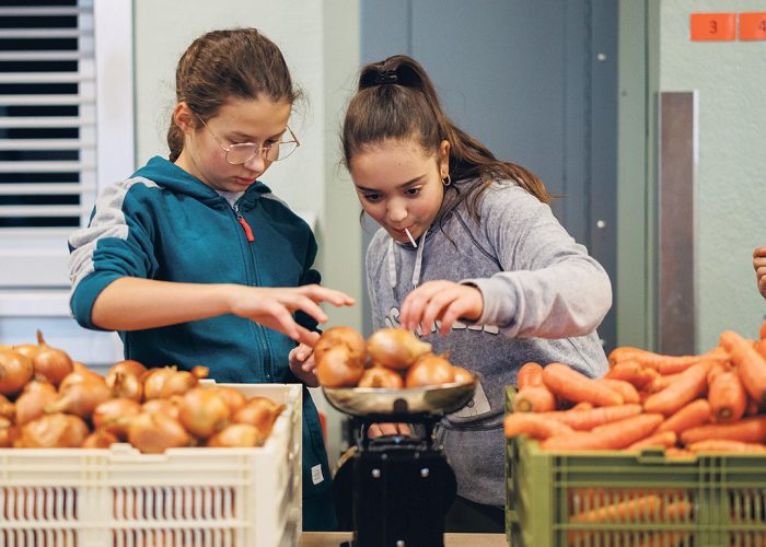Écoles enracinées est une bonne façon de financer des projets étudiants par la vente de paniers de légumes à l’automne ou de plants au printemps. Photo : La Halte Studio