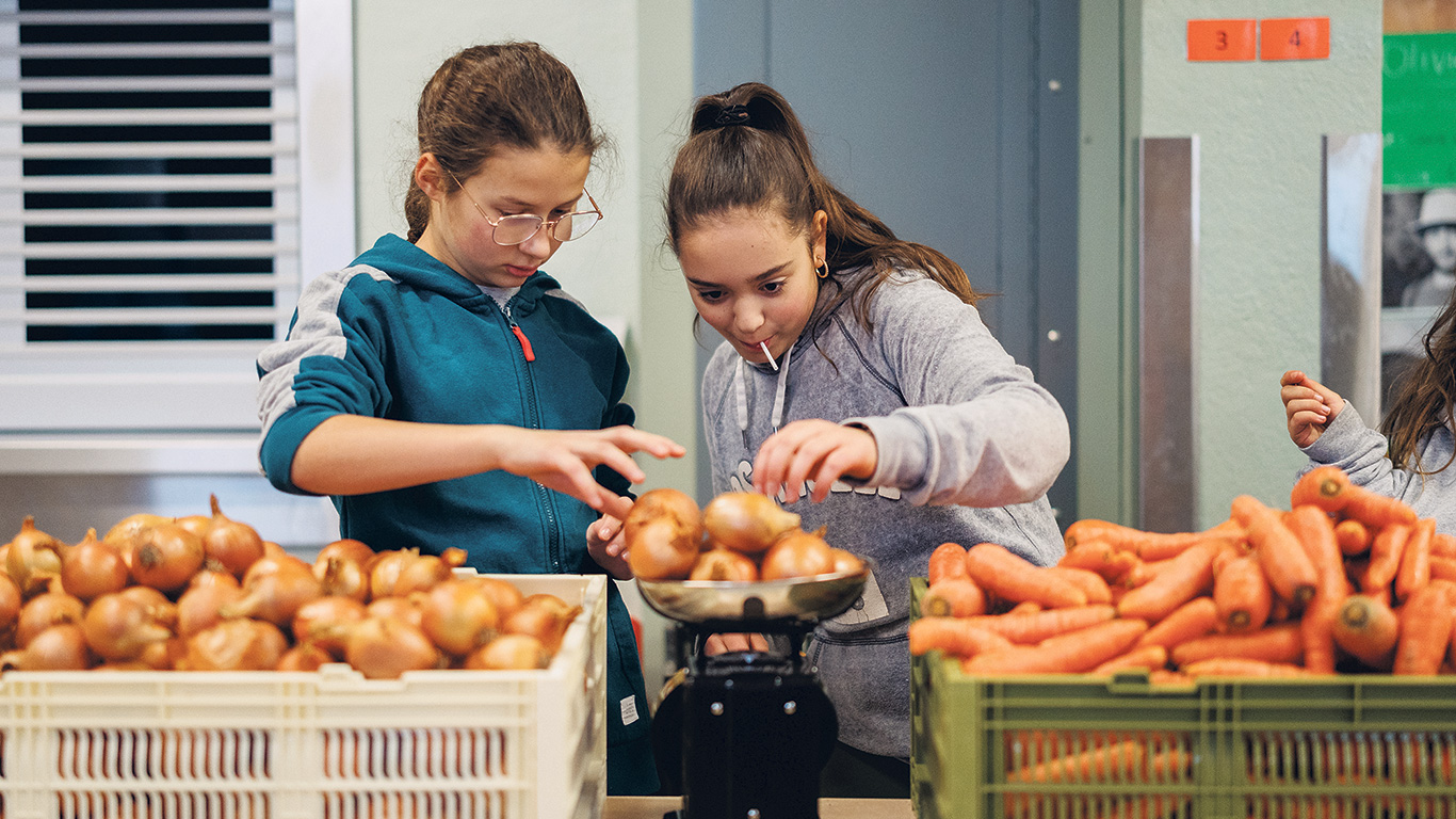 Écoles enracinées est une bonne façon de financer des projets étudiants par la vente de paniers de légumes à l’automne ou de plants au printemps. Photo : La Halte Studio