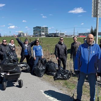 Les employés du parc Les Salines, à Saint-Hyacinthe, ont été très impressionnés par la quantité de déchets ramassés par la dynamique équipe de Fabienne Côté, de RBC Banque Royale.