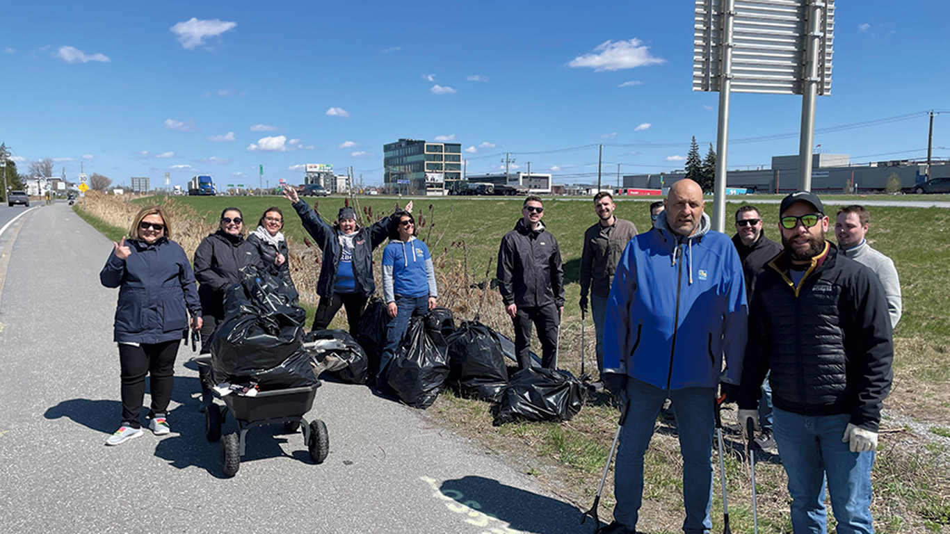 Les employés du parc Les Salines, à Saint-Hyacinthe, ont été très impressionnés par la quantité de déchets ramassés par la dynamique équipe de Fabienne Côté, de RBC Banque Royale.