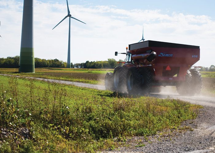 Dans sa nouvelle stratégie de développement éolien, Hydro-Québec indique que la protection du territoire agricole « est un élément important qui devra être intégré à sa planification ». Photo : Archives/TCN