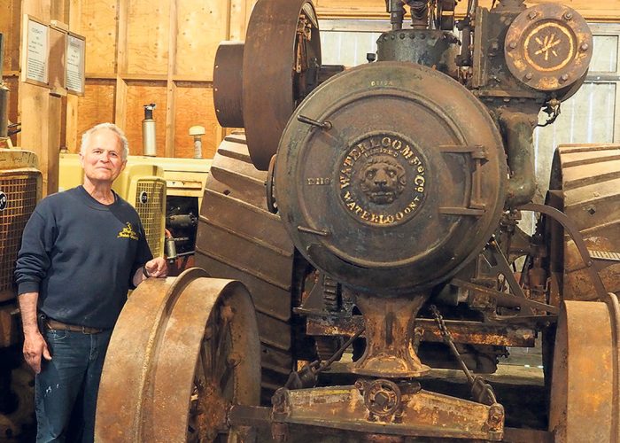 Ce tracteur à vapeur de marque Waterloo datant de 1901 est sans conteste le clou de l’exposition du vigneron Paul Jodoin. Photos : Sophie Lachapelle