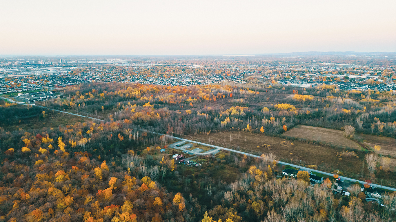 Laval veut stimuler la remise en culture de terres en friche sur son territoire par l’imposition d’une redevance aux propriétaires qui ne sont pas agriculteurs. Photo : Jonathan Gaudreau