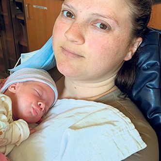 La fille de Maude Lagacé, Alison, est née prématurément à 33 semaines de grossesse en raison d’une aggravation de l’hypertension artérielle, soit la prééclampsie. Photo : Gracieuseté de Maude Lagacé