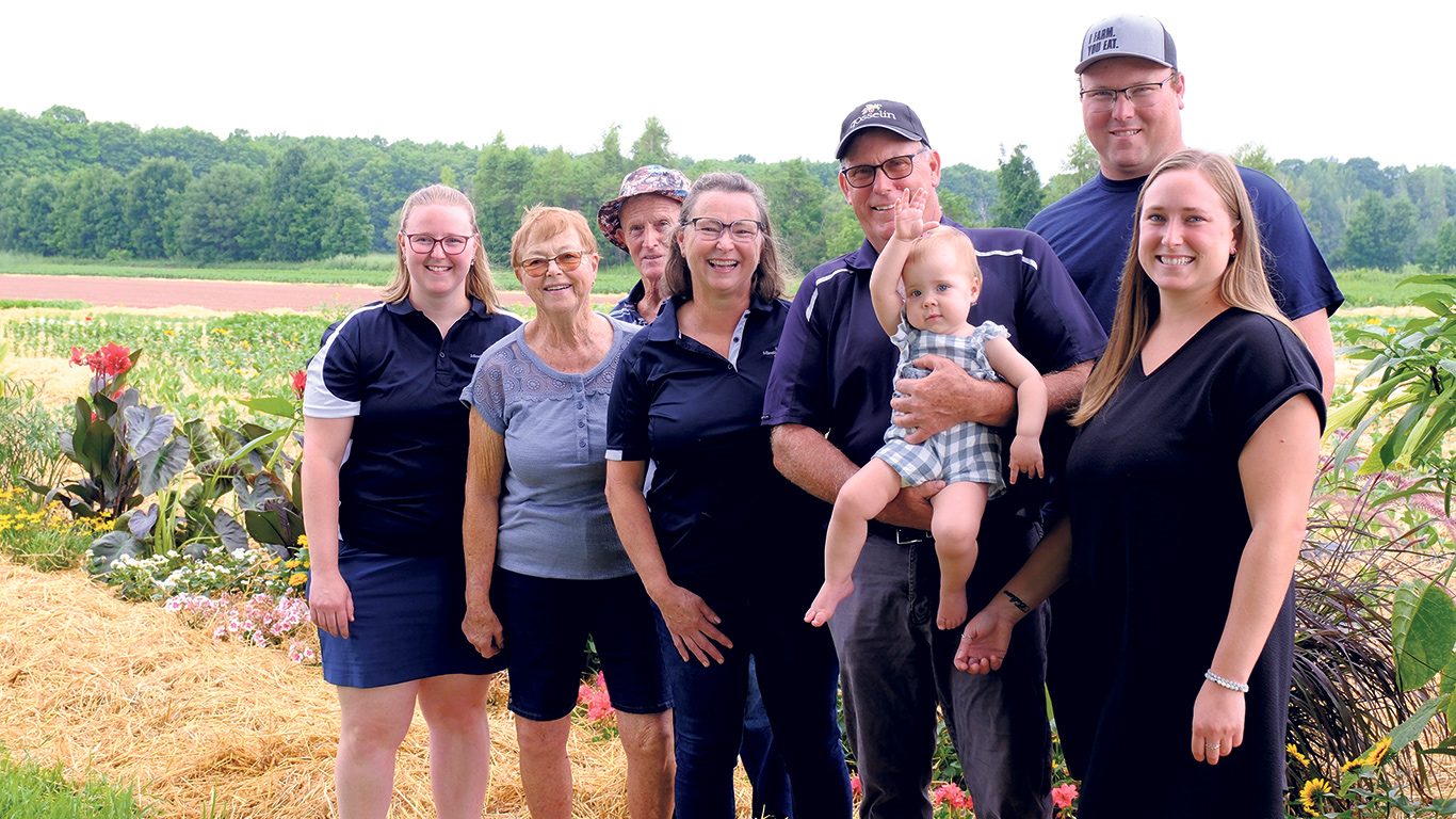 Sarah, Lucille, Roland, Mireille, Clément, Marc-André, Stéphanie et la petite Charlotte Gosselin. Photos : Claire Dufour