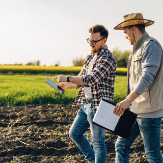 La répartition du prix de vente sur les actifs vendus est un processus complexe qui nécessite une planification pour optimiser les avantages fiscaux. Comme les objectifs du vendeur et ceux de l’acheteur ne sont pas les mêmes, la répartition peut venir avec de la négociation et doit être abordée de manière proactive dans le processus. Photo : Shutterstock