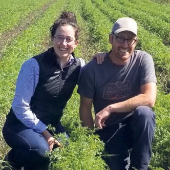 Justine Beaulieu Gagné est productrice en culture de céréales avec son conjoint, Mathieu Lacasse. Elle endosse aussi le rôle de conseillère en gestion agricole pour combler ses fin de mois. Photo : Gracieuseté de Justine Beaulieu Gagné