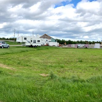 Les nouvelles infrastructures de recherche pour les secteurs pouponnière et engraissement porcin sont en construction à Deschambault, dans la région de Québec. Photo : Facebook/CDPQ