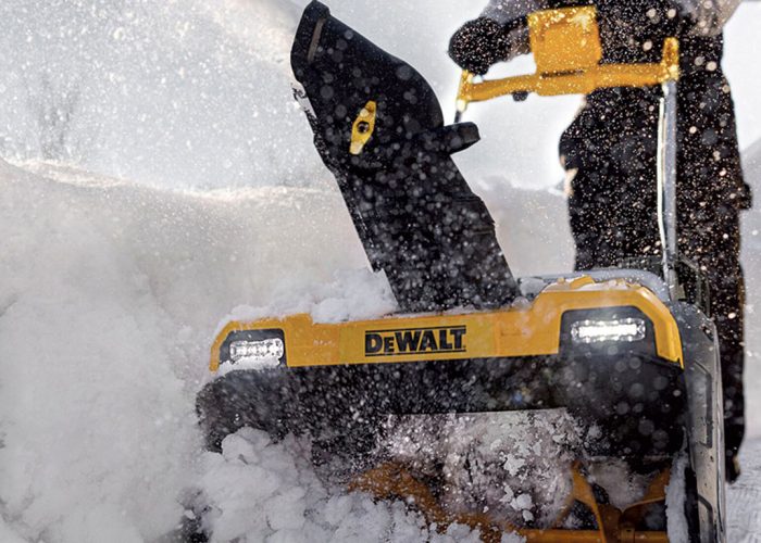 Selon le fabricant, cette souffleuse Dewalt serait 80 % plus silencieuse qu'une souffleuse à essence comparable.