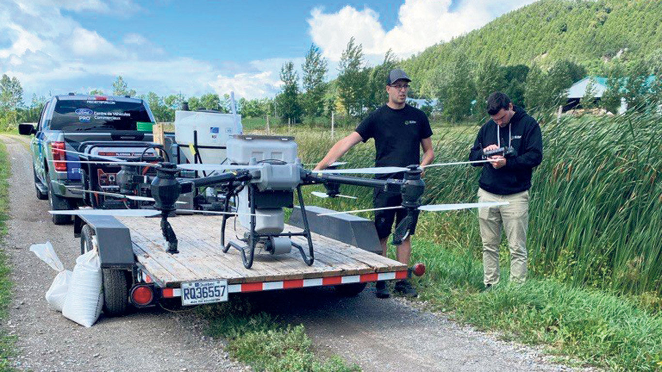 La Ferme-école Lapokita propose des pratiques culturales innovantes et met de l’avant de nouvelles façons de faire dans le secteur agricole. Comme l’agriculture devient de plus en plus connectée, il allait de soi que nous devions nous pencher sur la nouvelle technologie pour mieux comprendre comment des appareils comme le drone pouvaient optimiser les processus et améliorer nos techniques de conservation des sols. Photo : ITAQ