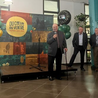 L’actuel président de l’UPA, Martin Caron, a invité ses trois prédécesseurs, Laurent Pellerin, Marcel Groleau et Christian Lacasse, à venir raconter des anecdotes sur leurs années à la tête de l’organisation. Crédit : Ariane Desrochers/TCN