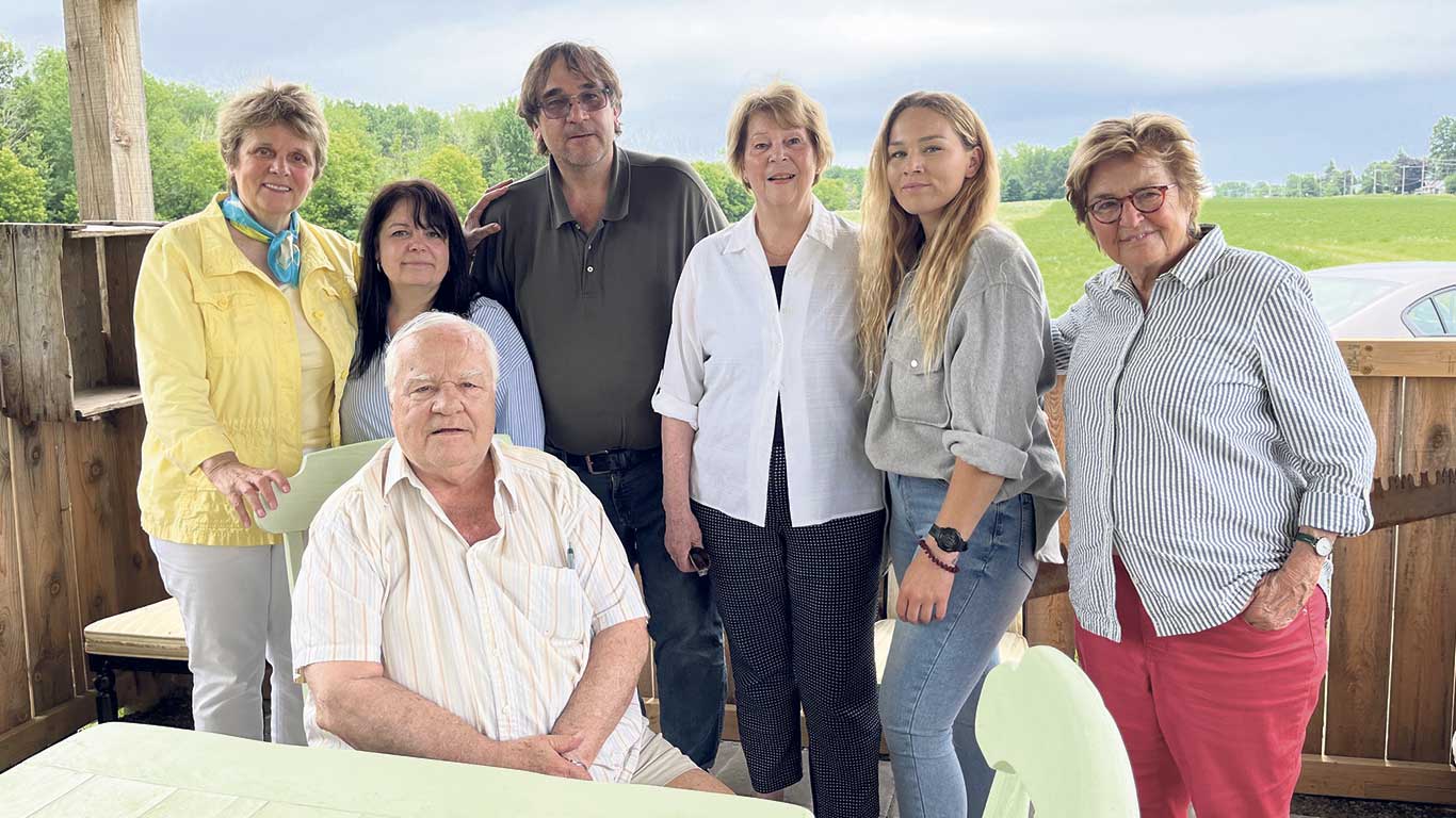 La famille Beaulieu s’est réunie pour se rappeler des souvenirs de corvées dans les champs et de livraisons au Marché Bonsecours. Photos : Geneviève Quessy