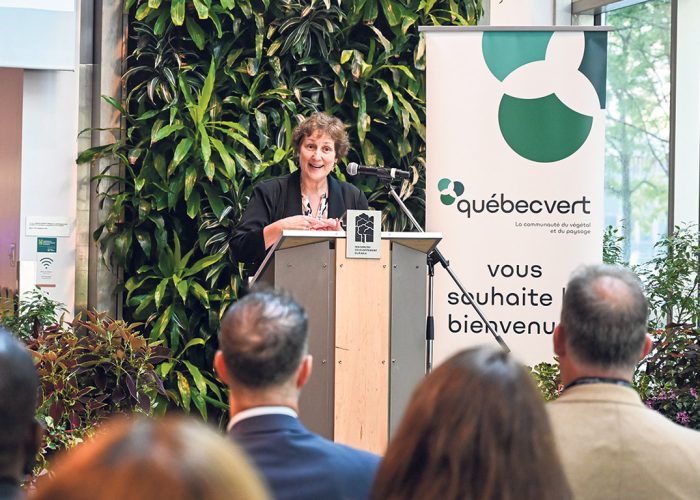 Lors du dévoilement du livre blanc de Québec Vert, sa directrice générale, Luce Daigneault, a incité les décideurs à être ambitieux en matière de projets de végétalisation. Photos : Marilyne Désy/Québec Vert