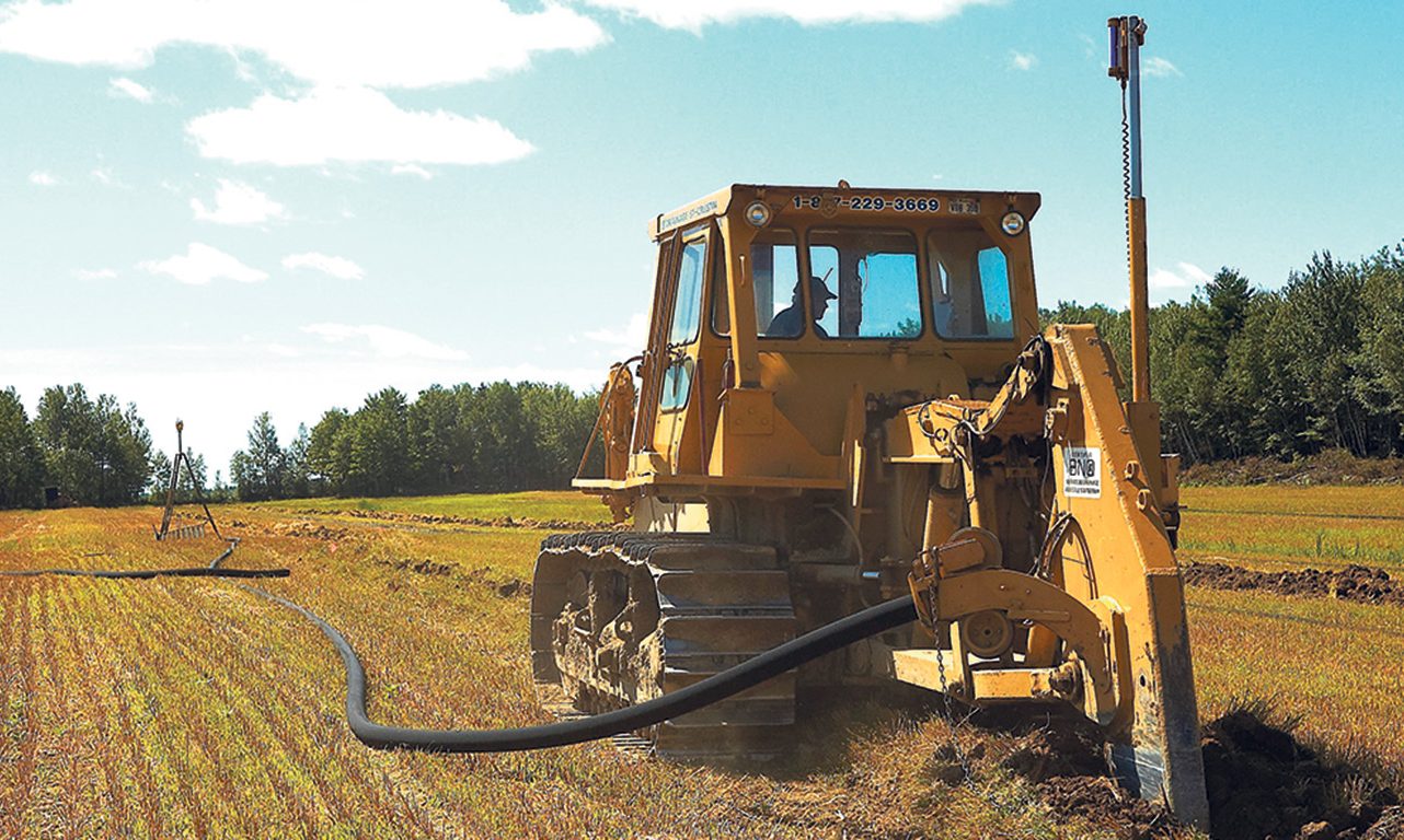 Le ministère de l’Environnement évalue la possibilité d’encadrer davantage les nouveaux travaux de drainage en milieu agricole afin de diminuer les rejets de sédiments ainsi que les phénomènes d’érosion et d’inondation. Photo : Martin Ménard/Archives TCN