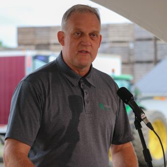 Le président de l’UPA, Martin Caron, demande au MAPAQ un programme pour rétribuer davantage les bienfaits de la régie bio. Photo : Archives/TCN