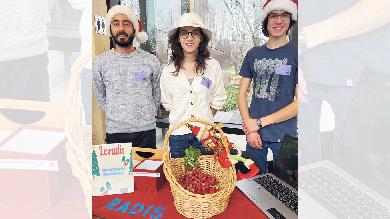 Les étudiants du programme TPHA, de l’ITAQ, organisent la 3e édition du réveillon agroalimentaire, un projet consistant à mettre en lumière les compétences acquises dans le programme d’études techniques. Sur la photo, un kiosque sur la régie de production des légumes du Québec de l’édition de 2023 du réveillon agroalimentaire. Photo : ITAQ