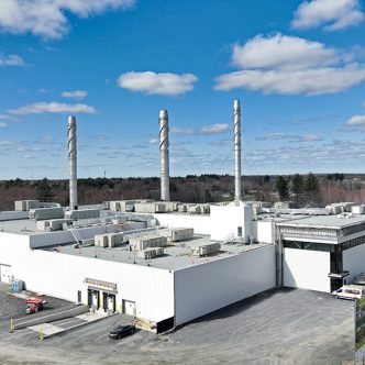 L’usine de Drummondville, inaugurée il y a un peu plus d’un an, ne fonctionne encore qu’à 50 % de sa capacité, mais augmente sa production de jour en jour afin d’atteindre sa pleine cadence en 2025. Photo : Gracieuseté d’Entosystem