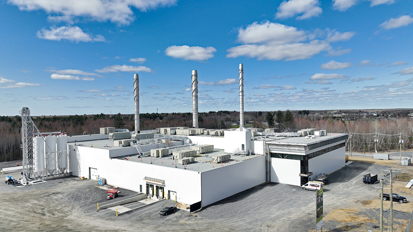 L’usine de Drummondville, inaugurée il y a un peu plus d’un an, ne fonctionne encore qu’à 50 % de sa capacité, mais augmente sa production de jour en jour afin d’atteindre sa pleine cadence en 2025. Photo : Gracieuseté d’Entosystem