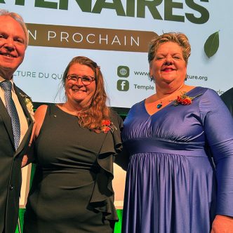 Serge Lefebvre, Odette Ménard, Ann Louise Carson et Marcel Groleau ont été intronisés au Temple de la renommée de l’agriculture du Québec, le 26 octobre. Photo : Vincent Cauchy/TCN