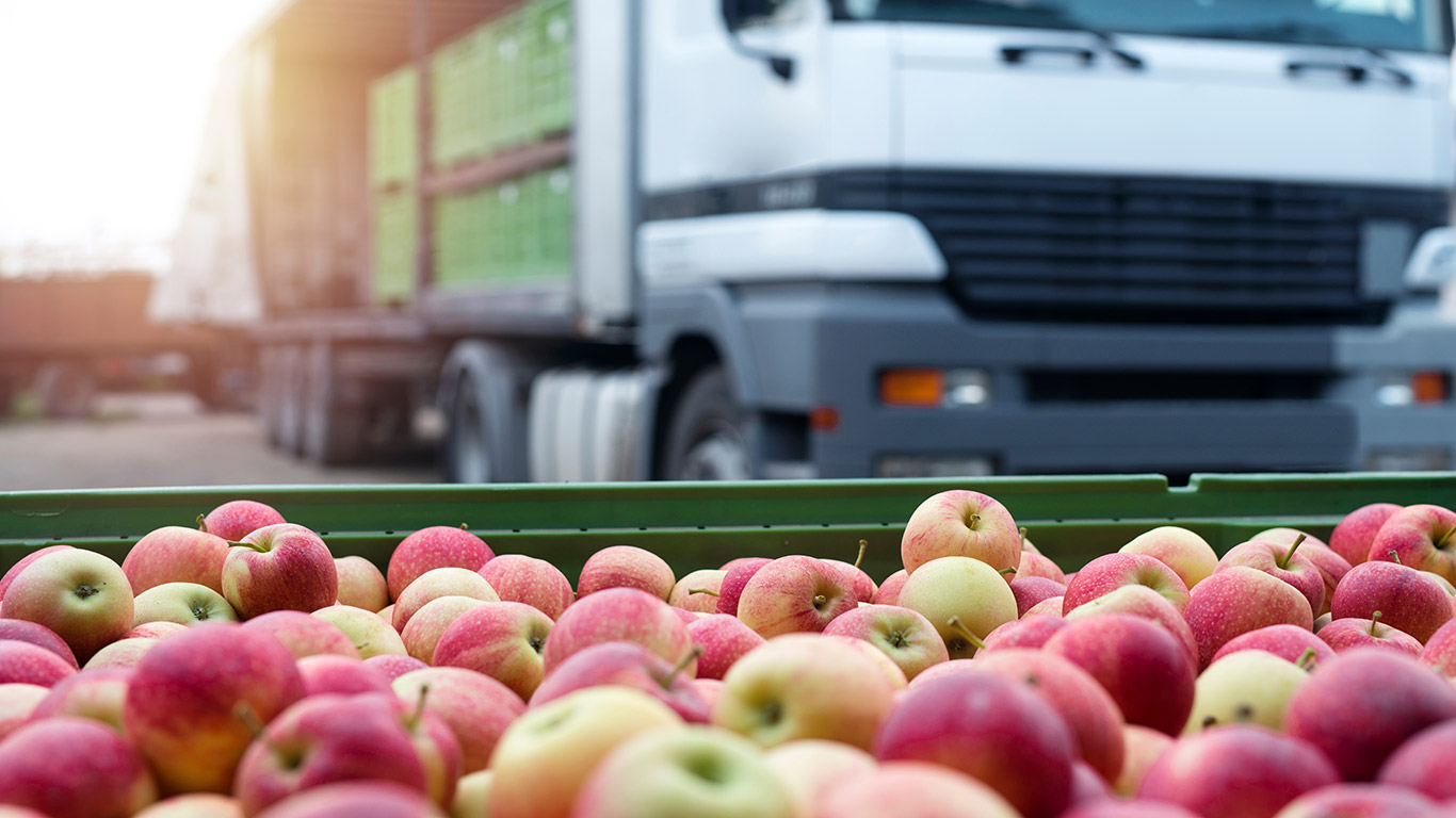 Près de la moitié des gens sondés croient, à tort, que le transport des aliments est le plus important facteur de production de gaz à effet de serre de l’industrie alimentaire. Photo : Shutterstock