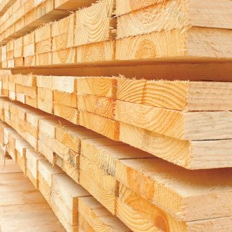 Cette année, la demande globale de bois d’œuvre aux États-Unis semble se redresser, avec une hausse de 3,4 % par rapport à 2023. Photo : Shutterstock