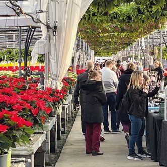 Les Serres Cléroux de Laval ont eu l’idée d’organiser un marché de Noël en pleine serre. Photos : Geneviève Quessy