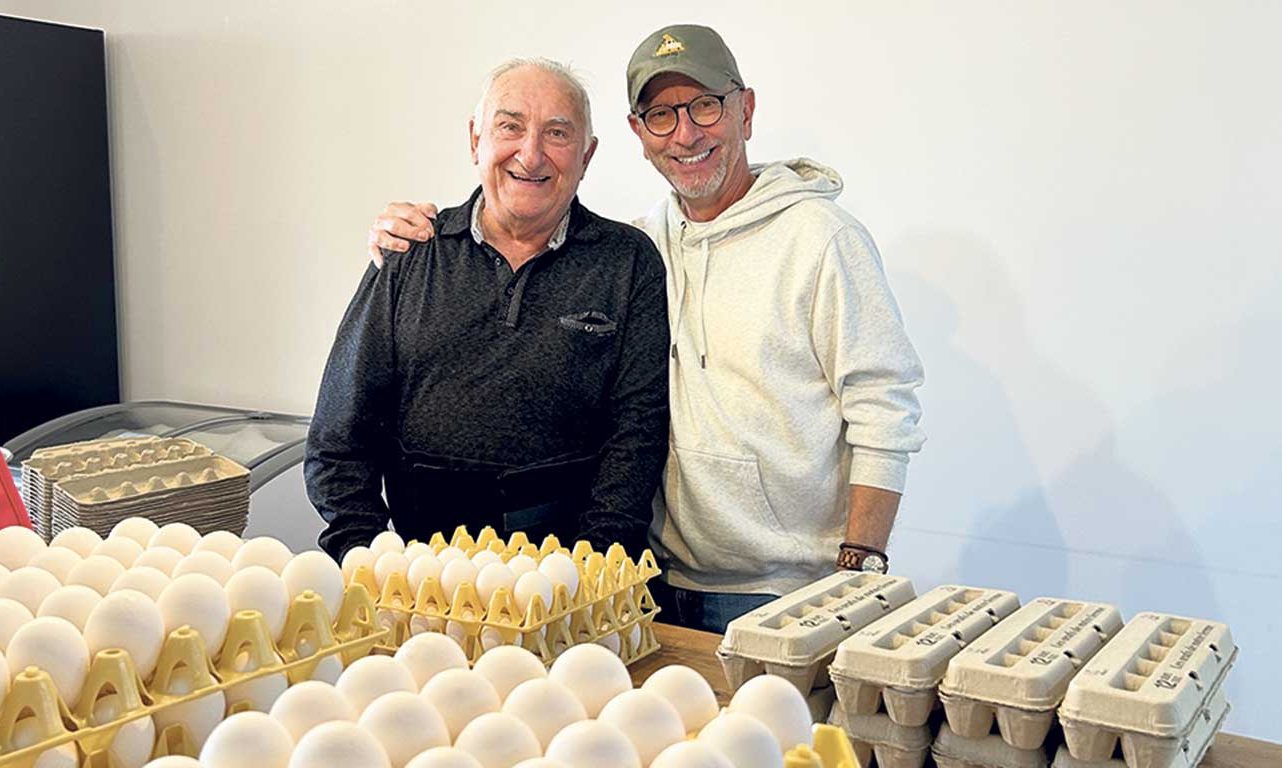 Voici une photo pour me faire pardonner d’avoir oublié l’anniversaire, le 24 septembre, de Jean-Claude Lavallée, de Saint-Hyacinthe, un grand monsieur de l’agriculture. Je vous promets que je ne le ferai plus. J’achète mes œufs frais à la Ferme Lavallée, dont il était propriétaire et où il va encore donner un coup de main.