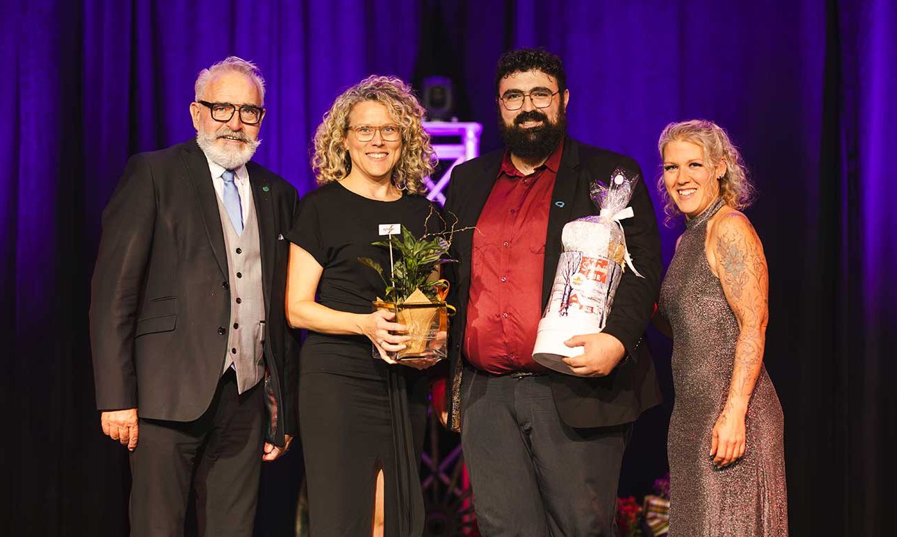 Les Éleveurs de porcs du Québec ont remporté le prix Allié du Gala Agricultrices du Québec pour avoir instauré une charte de l’équité, de la diversité et de l’inclusion au sein de l’organisation. Photo : Gracieuseté des Agricultrices du Québec