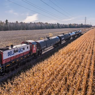 Un wagon de propane vert provenant de la Californie est utilisé pour un projet pilote de séchage du grain dans le Centre-du-Québec. Crédit: Gracieuseté de l’Association québécoise du propane