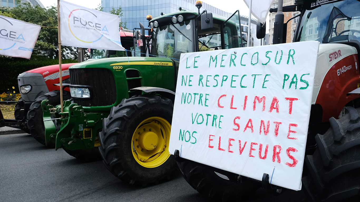 Déjà en 2019, les agriculteurs avaient manifesté devant le siège social de la Commission européenne, à Bruxelles, pour dénoncer l’accord avec le Mercosur. Photo : Shutterstock