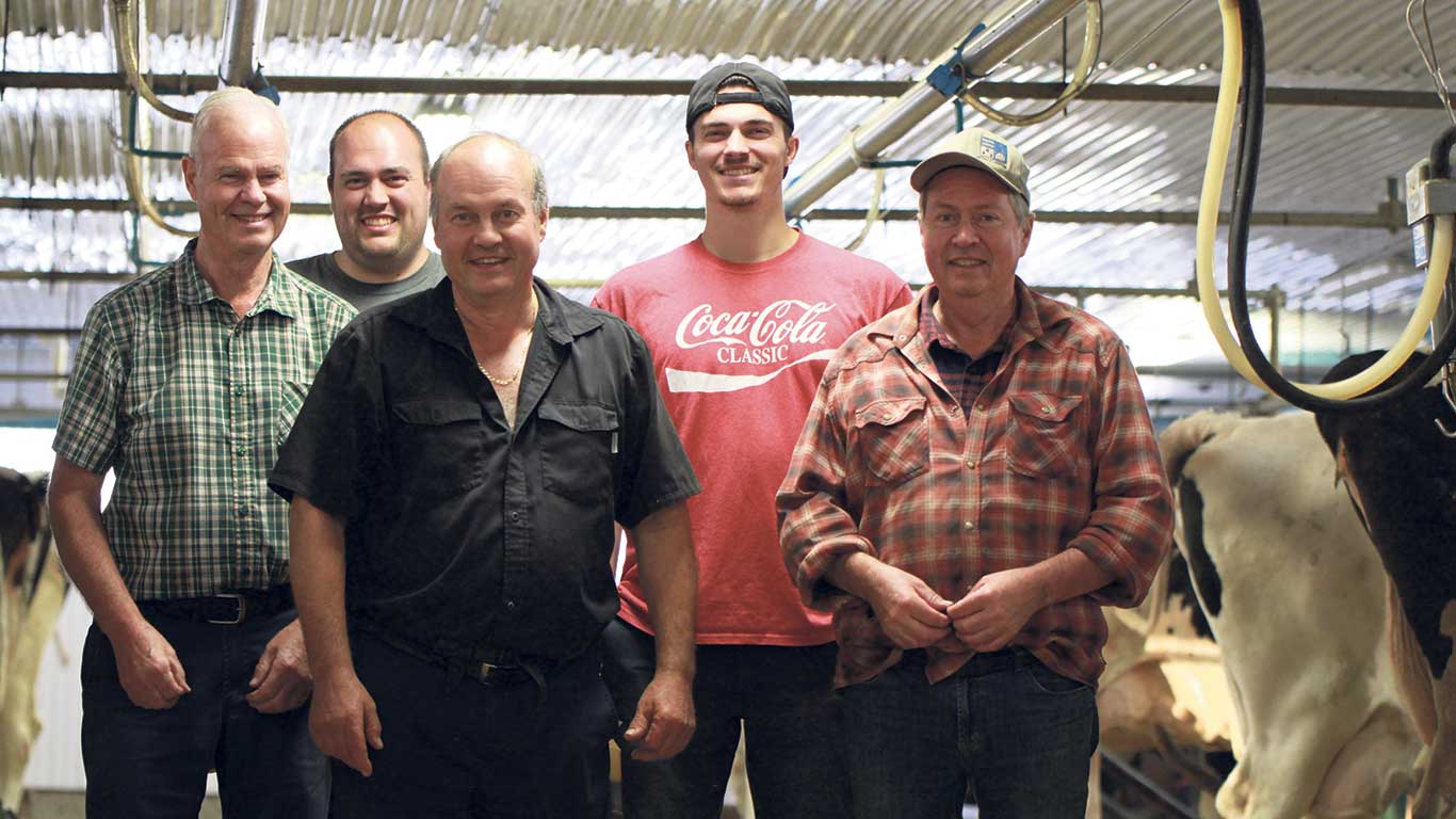 L’entraide et la solidarité à la ferme sont des valeurs fondamentales de la famille Beaupré. Photos : Myriam Laplante El Haïli/TCN