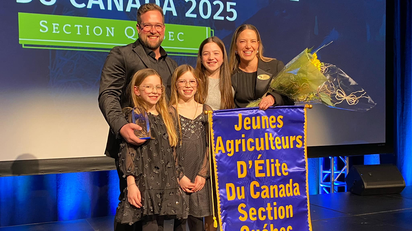 Pierre-Luc Barré et Virginie Bourque ont remporté le concours des Jeunes agriculteurs d’élite du Canada, section Québec, le 14 janvier. Crédit: Guillaume Cloutier/TCN